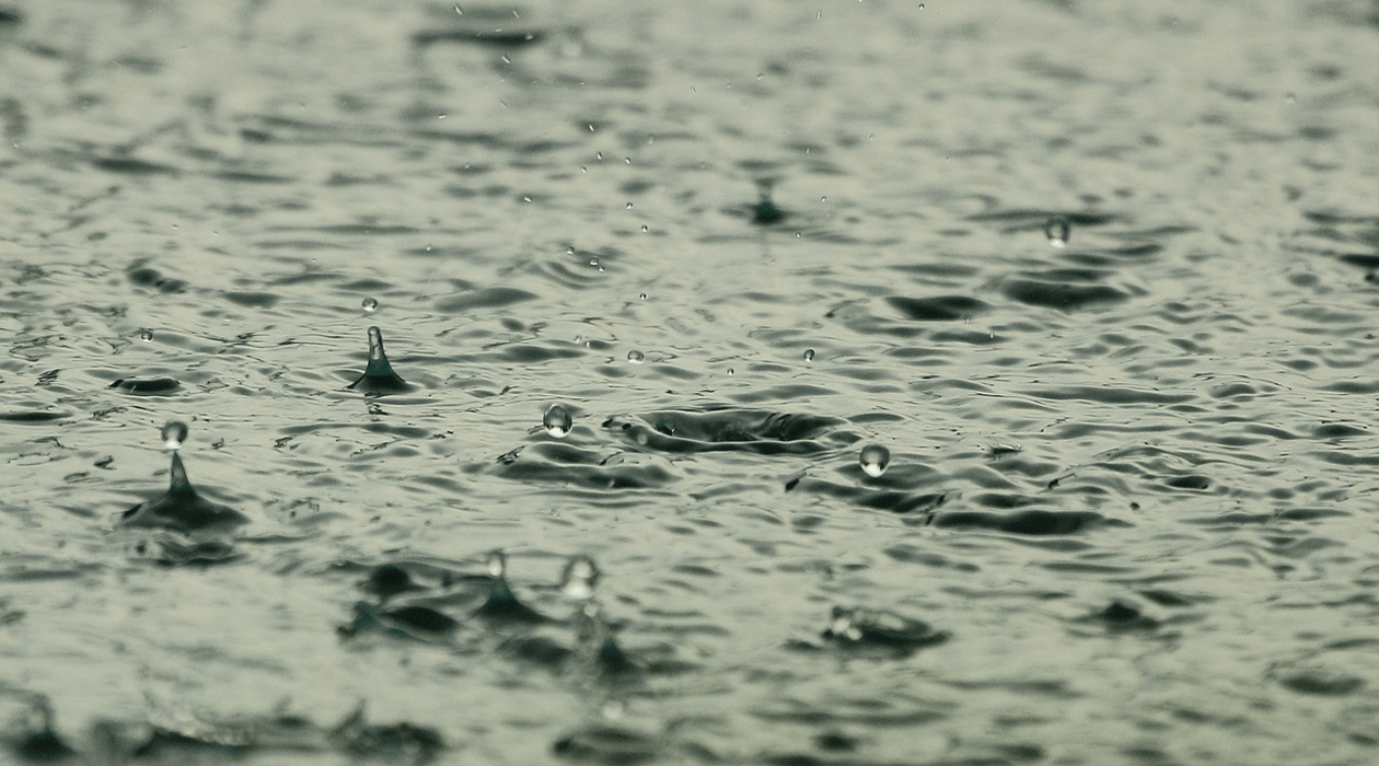 Things to do in hilton head when it rains - puddle with rain drops falling